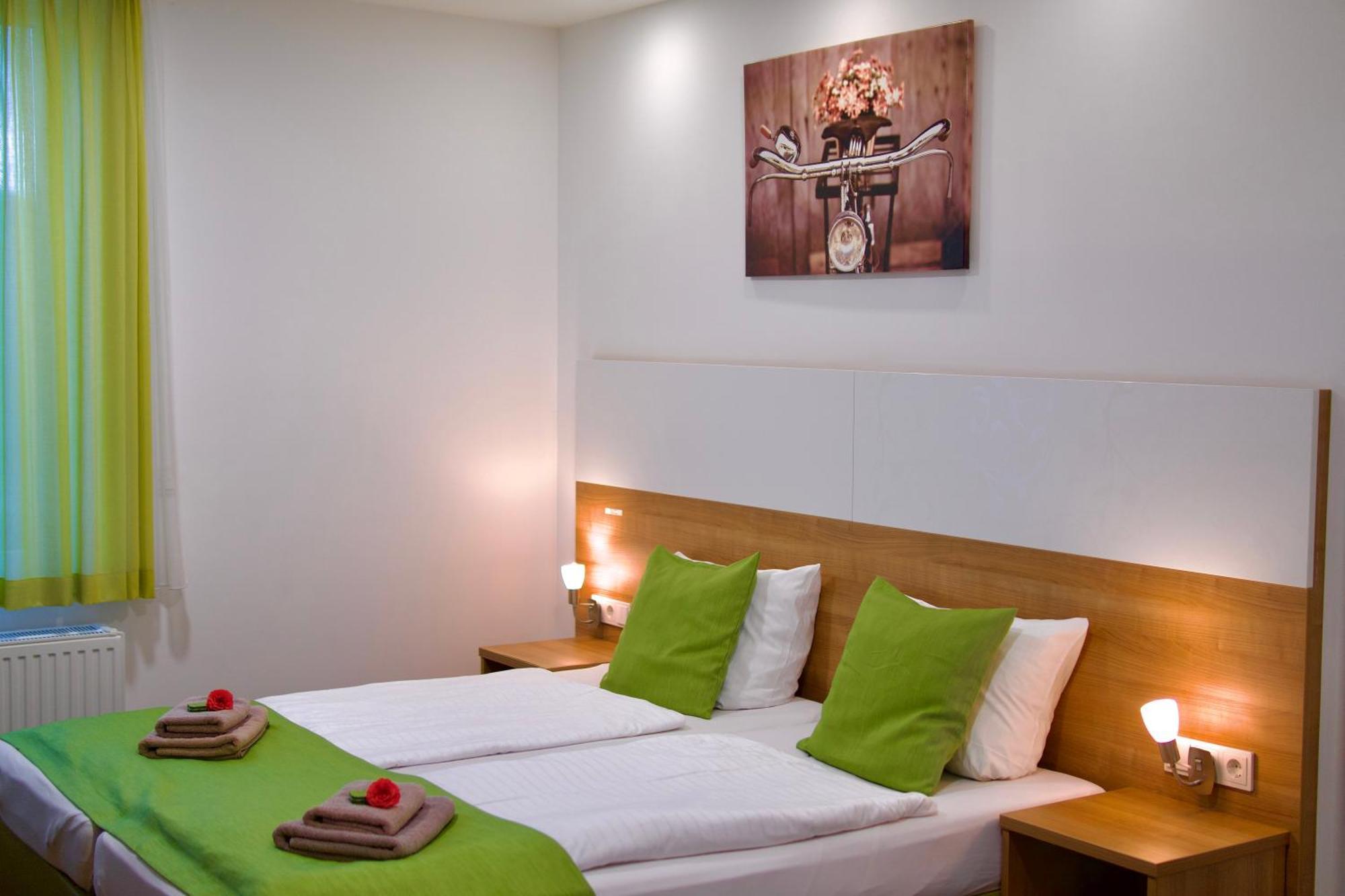Bed & Breakfast Outlet Hotel Деттинген-на-Эрмсе Экстерьер фото